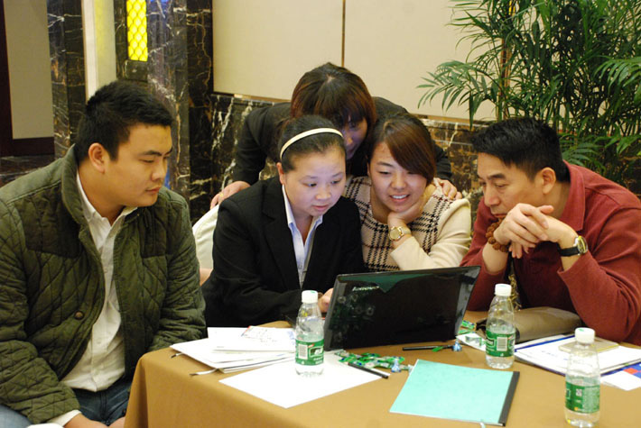 高瞻遠(yuǎn)矚，移攬?zhí)煜? 2014年百度移動推廣峰會會議報道